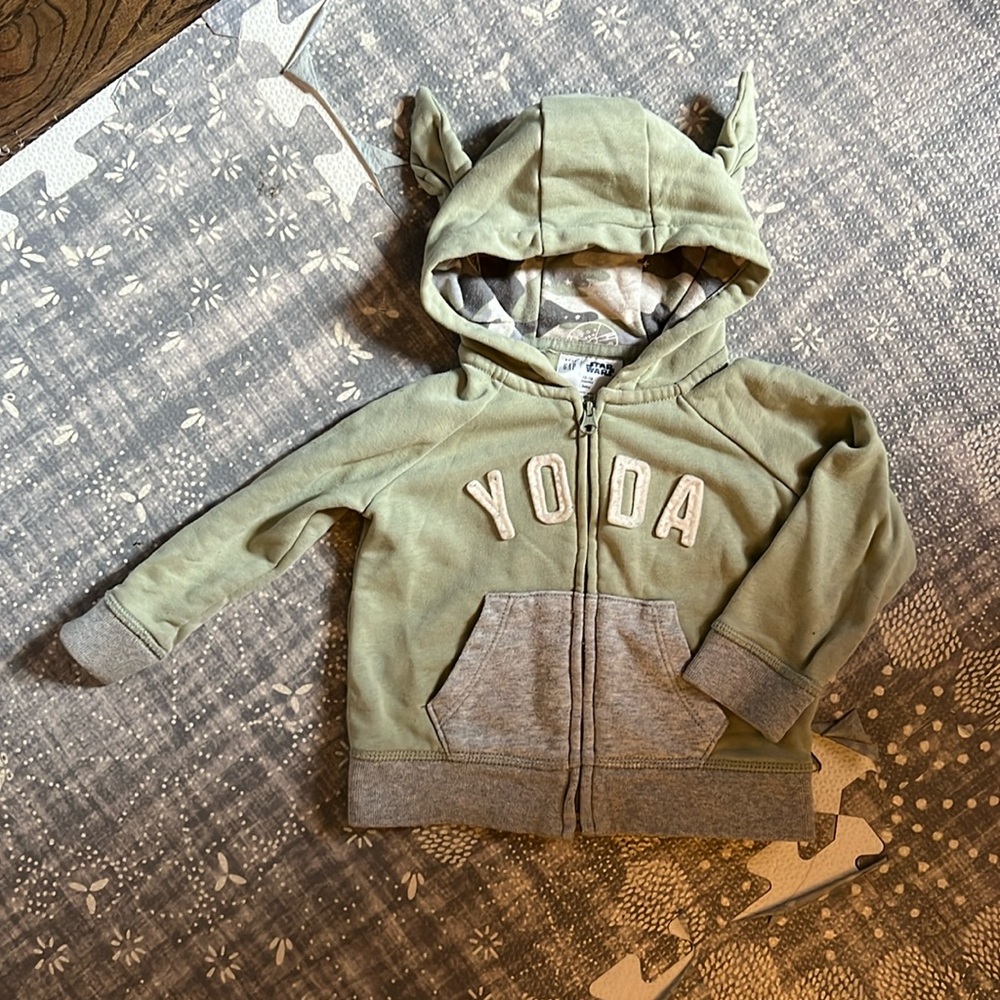Star Wars baby yoda Gap hoodie with pockets 12-18 mos
